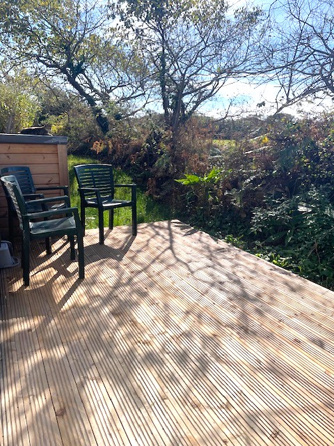 images/la_mer/chalet%20deck.jpg#joomlaImage://local-images/la_mer/chalet deck.jpg?width=480&height=640